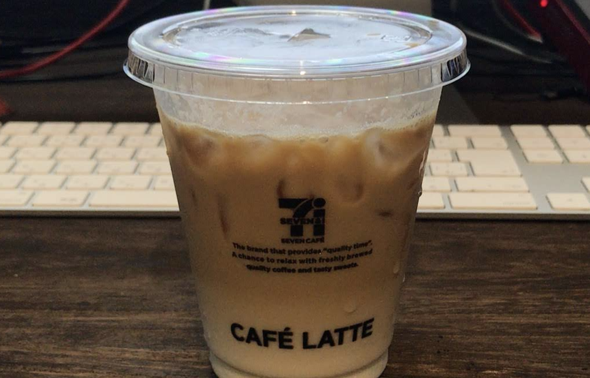 コンビニのカフェラテにコーヒーフレッシュ ミルクの顔した添加物お化け を入れてみた