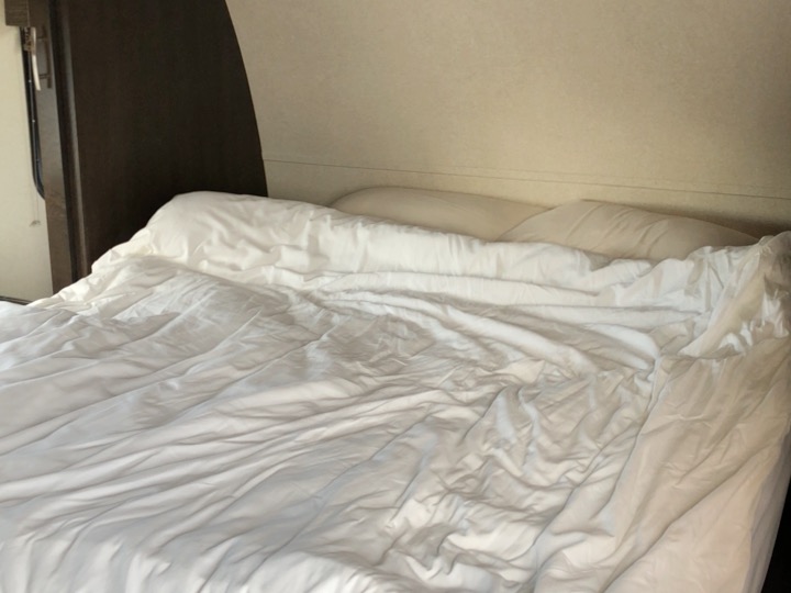 クイーンサイズのベッド
